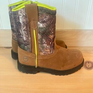 Kids' Magellan Camouflage Boots with Neon Accents sz 12